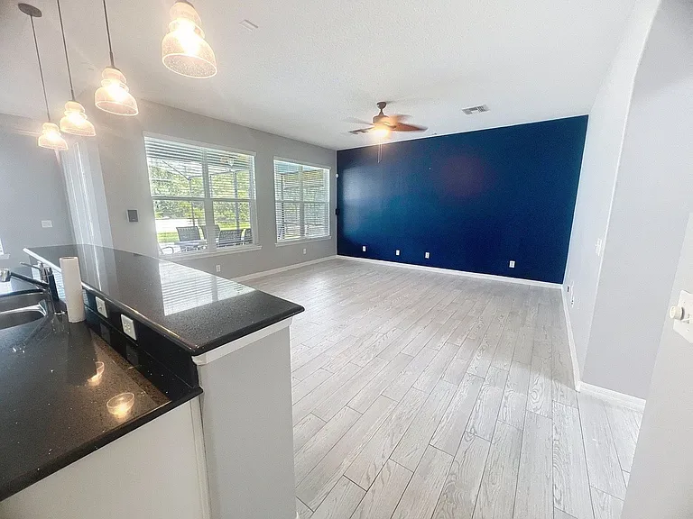 1476 Lexington Ave — Photo 7