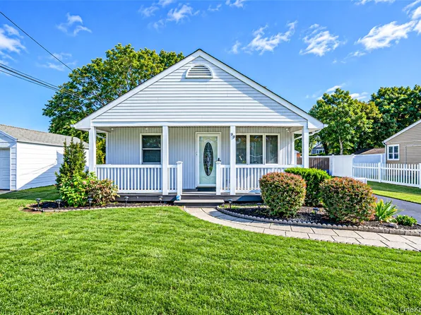 99 Cherubina Lane, North Babylon, NY 11703