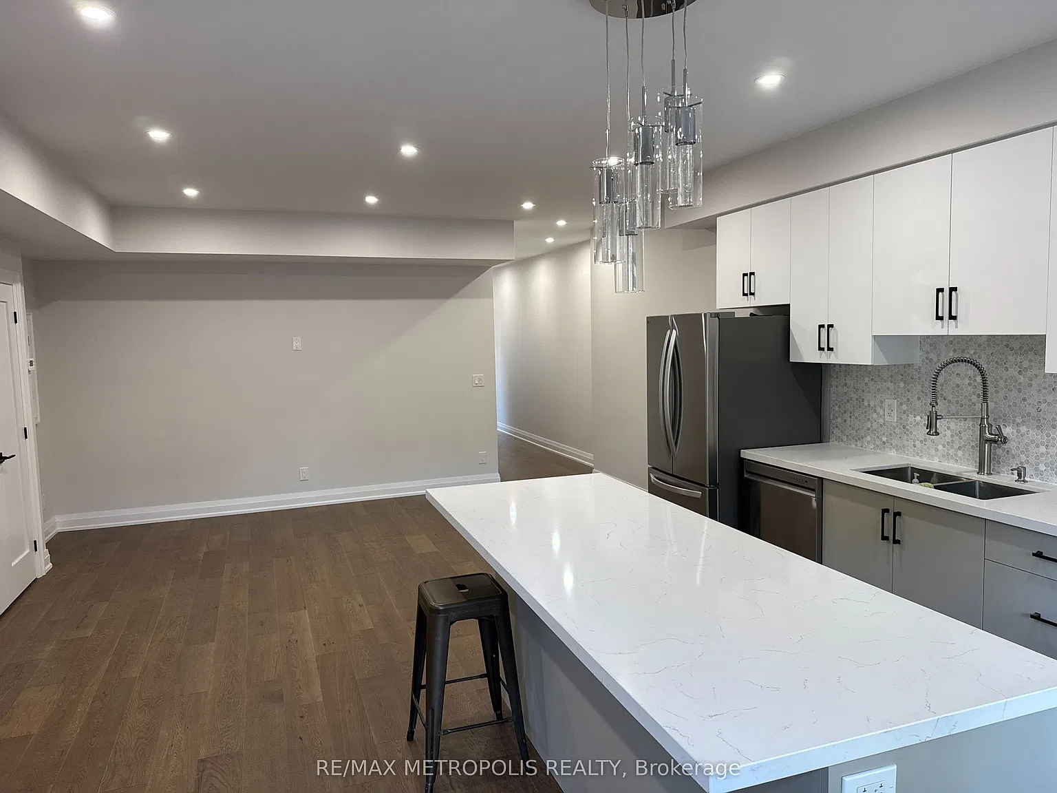 94 Saint Clarens Ave — Photo 2