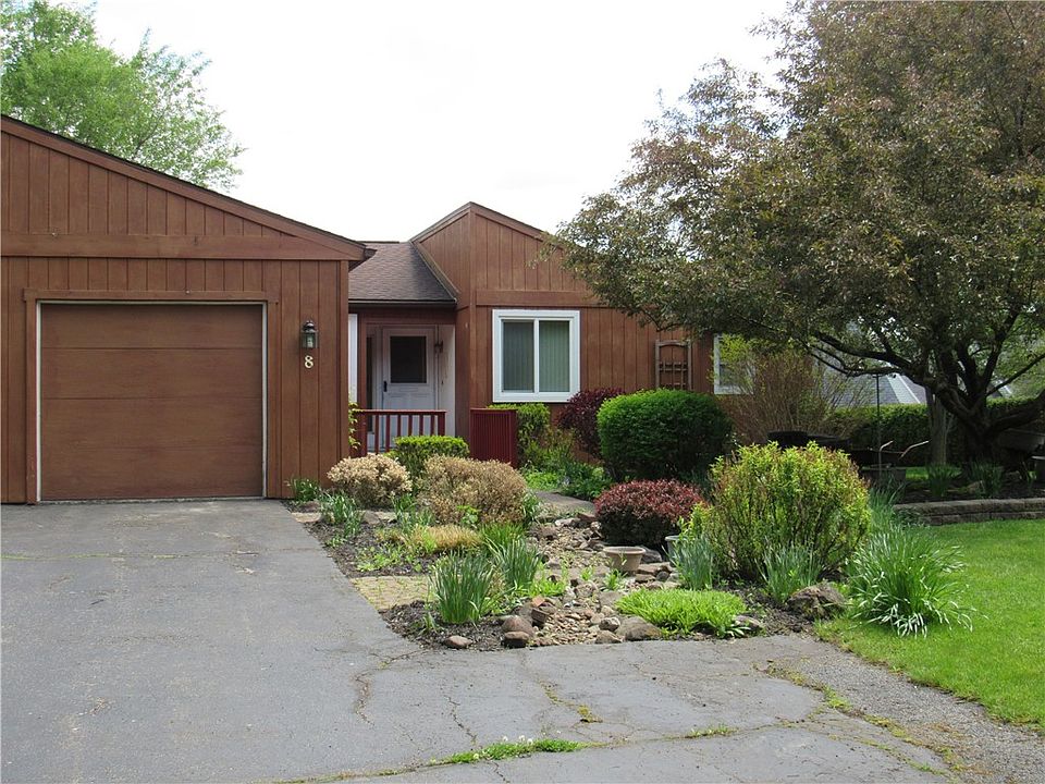 1st image of 8 Hanningfield Cir