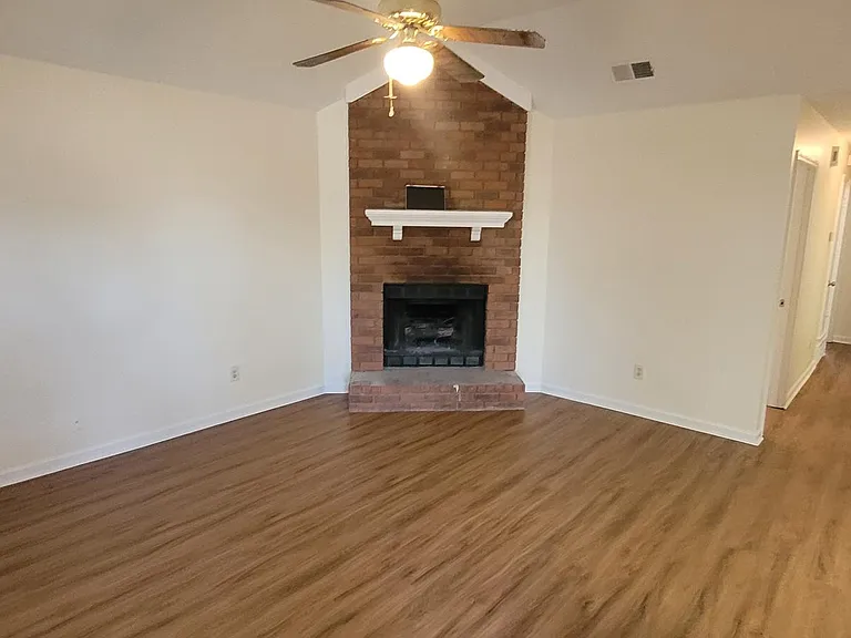3918 Oak Branch Cir W — Photo 3