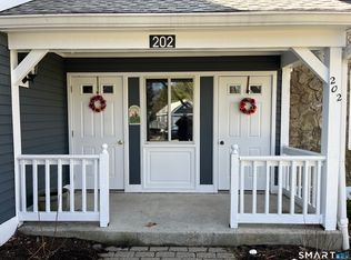 202 Windgate Cir #E, Monroe, CT 06468
