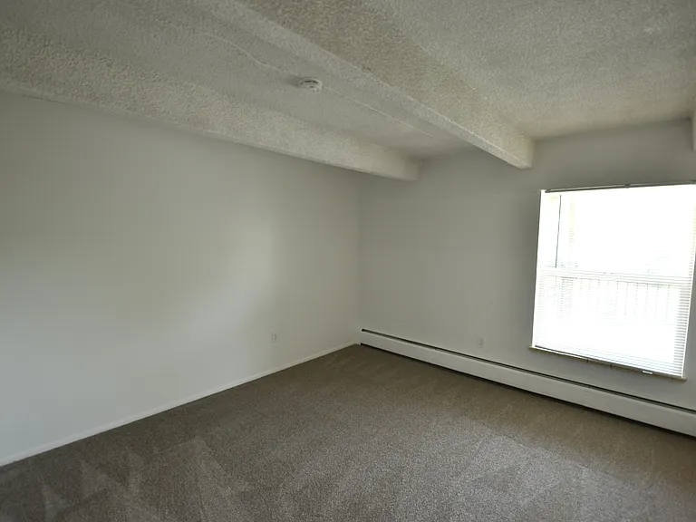 4440 Laguna Pl - Meadows Apartments — Photo 9