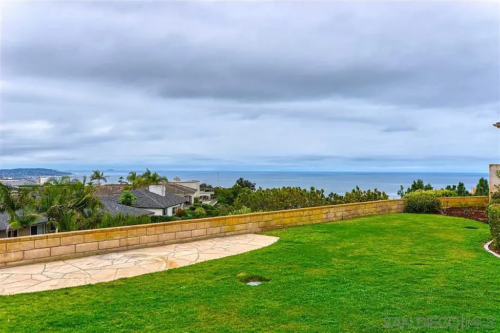 4 bed, 3.0 bath, 2913 sqft, $10,775 — Photo 3