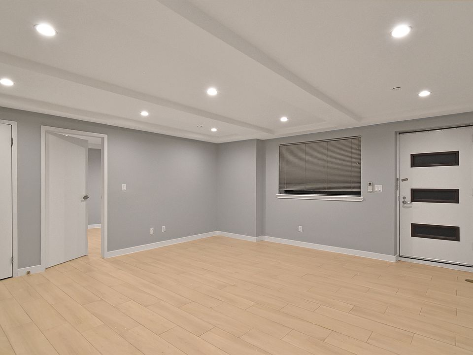 1st image of 3030 45th St
