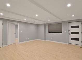 3030 45th St, Astoria, NY 11103