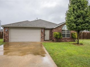 221 Willow Dr, Centerton, AR 72719