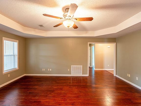 4th image of 207 Crain Dr