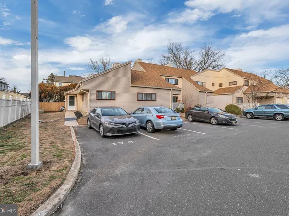 18 Chiswick Dr, Lindenwold, NJ 08021