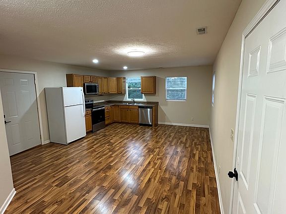 4th image of 517 Langdon Ave #3
