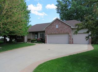 8060 Woodhill Dr, Rockford, MN 55373