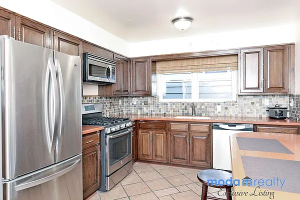 Rented by Moda Realty | media 29