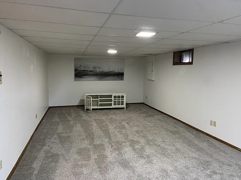 Living room (basement)