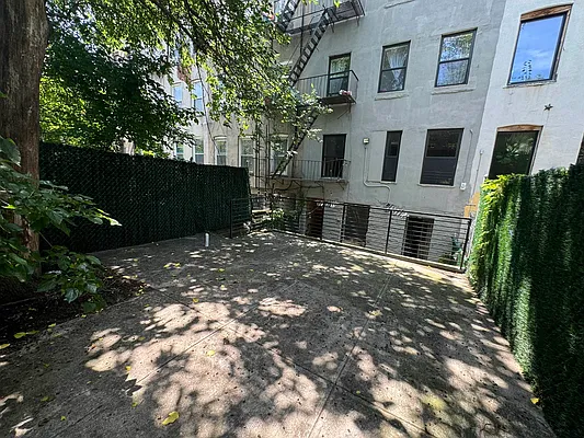 Rented by Delmark Realty LLC | media 59