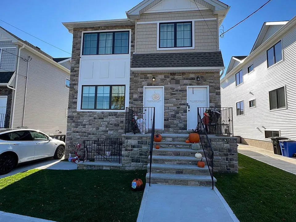 28 Radigan Ave #B