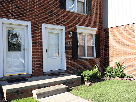 2nd image of 36806 Park Place Dr