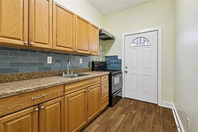 2207 Saint Ann St — Photo 6