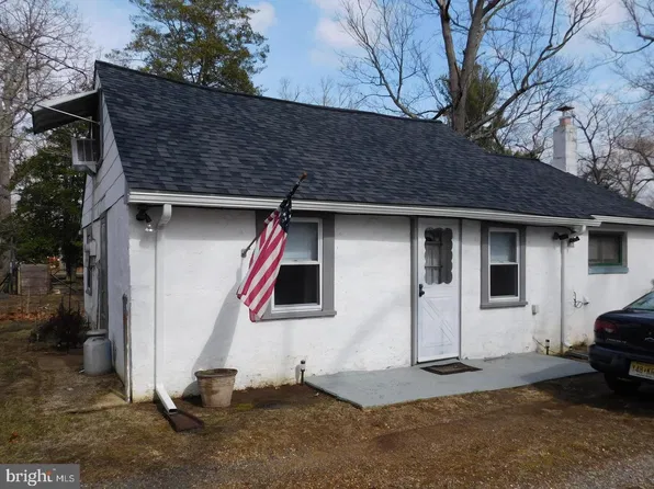9 Pine Ln, Hainesport, NJ 08036