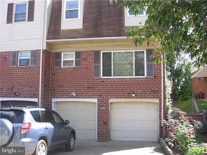 3 bed, 2.5 bath, 1718 sqft, $2,150 — Photo 1