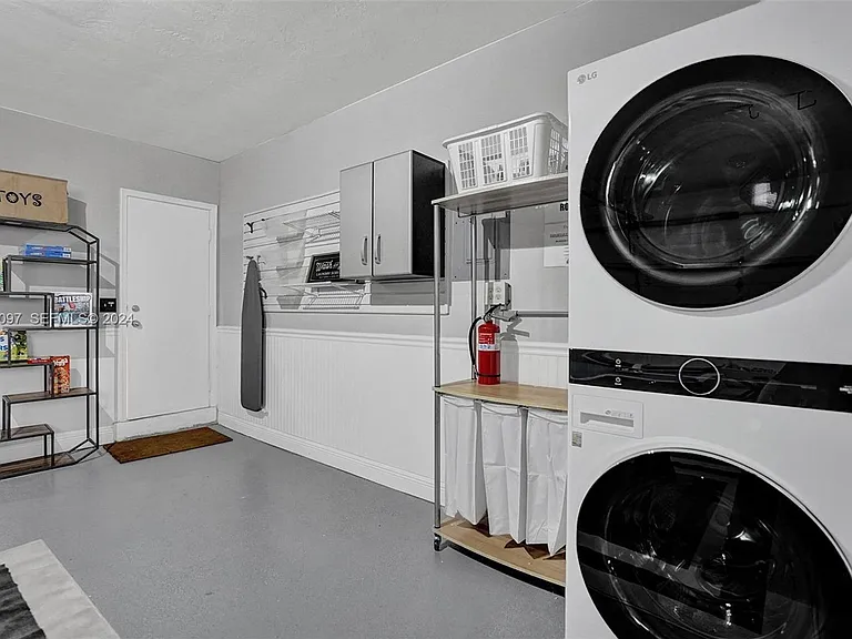 1941 SW 52nd Ter #1941 — Photo 32