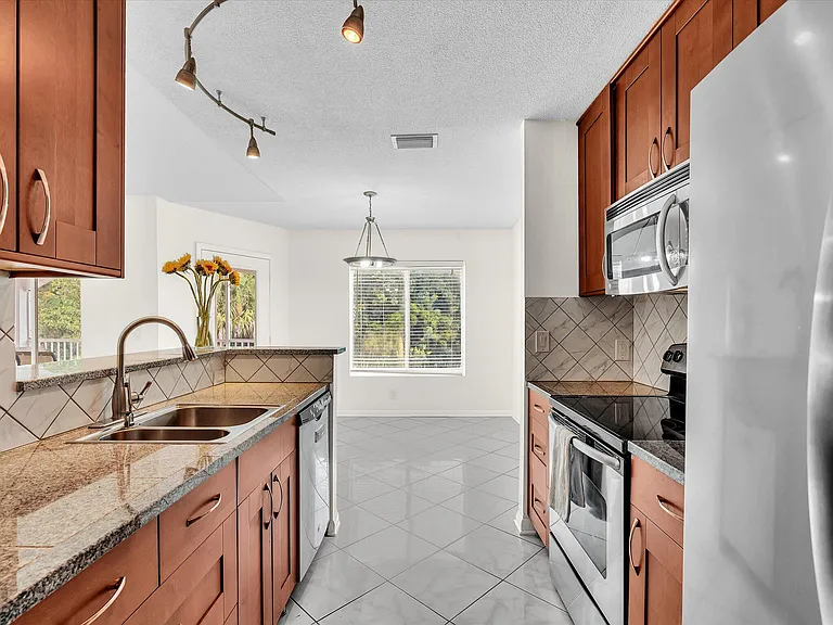 815 W Boynton Beach Blvd #16-205 — Photo 21