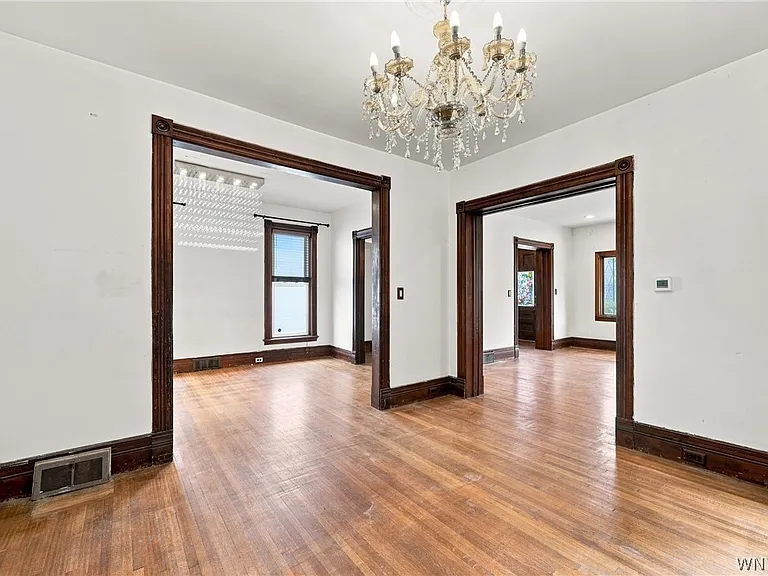 304 W Delavan Ave — Photo 6