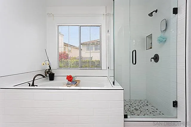1058 Bells Dr — Photo 6