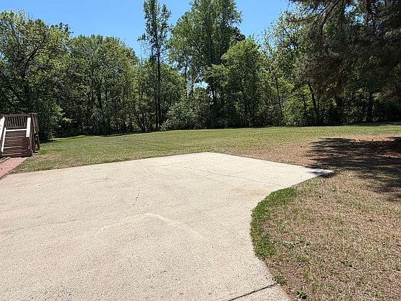 3rd image of 623 Oakgrove Dr
