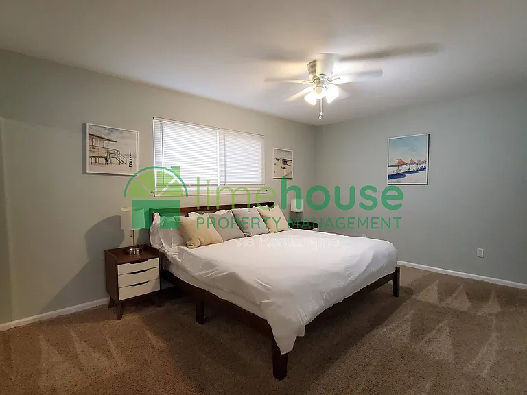 1009 Barclay Sq — Photo 9