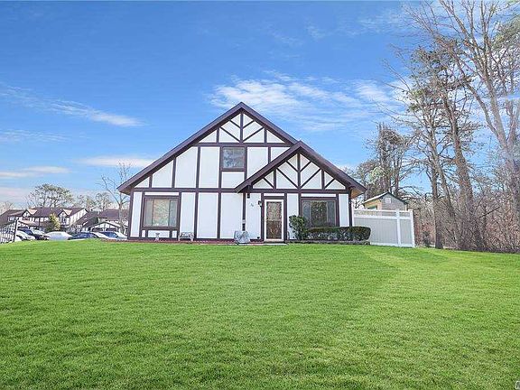 2nd image of 28 Amesworth Ct
