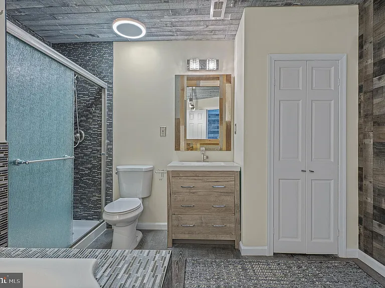 312 N Hammonds Ferry Rd — Photo 31