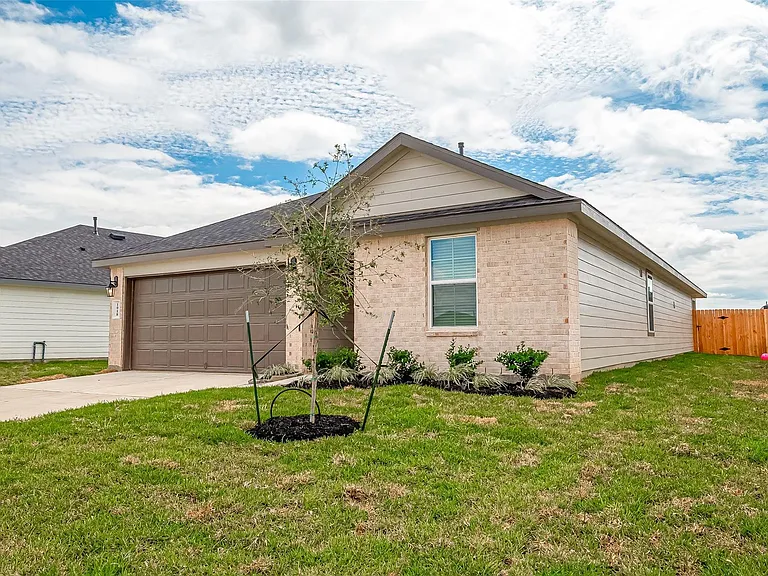 1018 Fringed Bluestar Dr — Photo 4