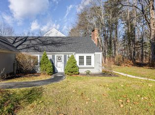 41 Colonial Vlg #41, Falmouth, ME 04105