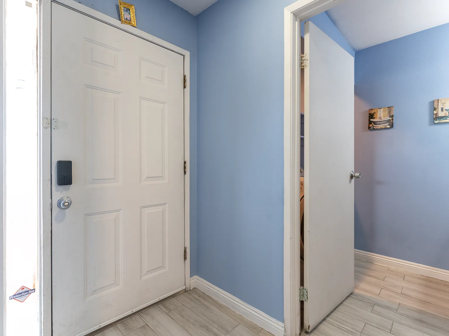 4090 Gold Coast Dr — Photo 3