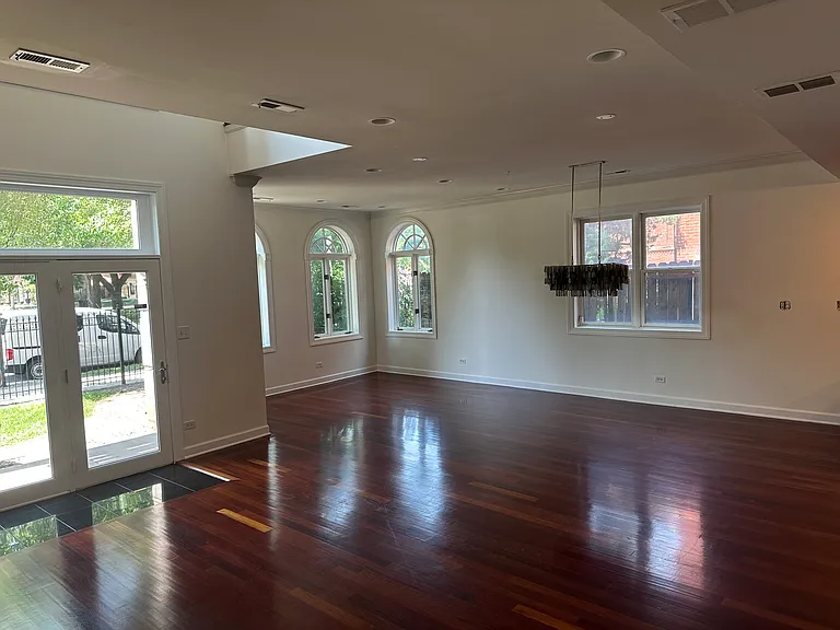 4043 S Drexel Blvd #101 — Photo 1