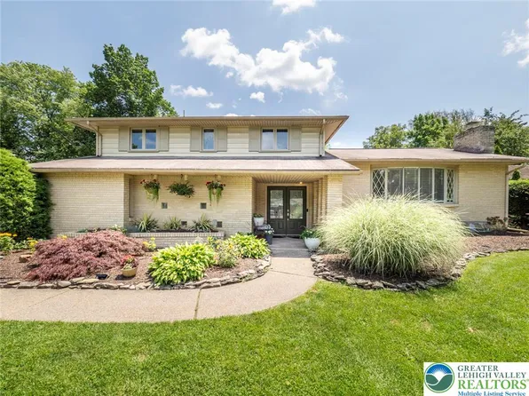4260 Estates Dr, Center Valley, PA 18034