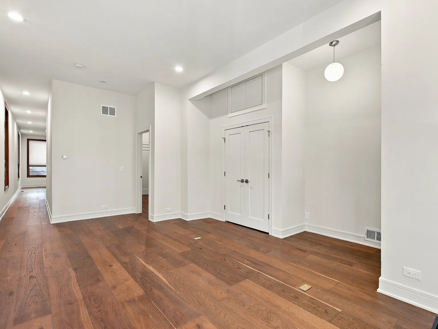 2 bed, 1100 sqft, $5,600 — Photo 2