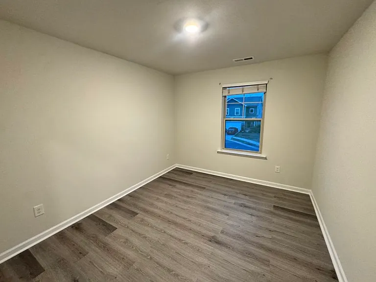 1011 Maylen Trce — Photo 22