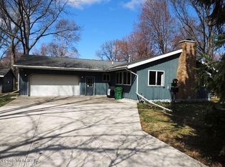 50105 Richey Rd, Dowagiac, MI 49047