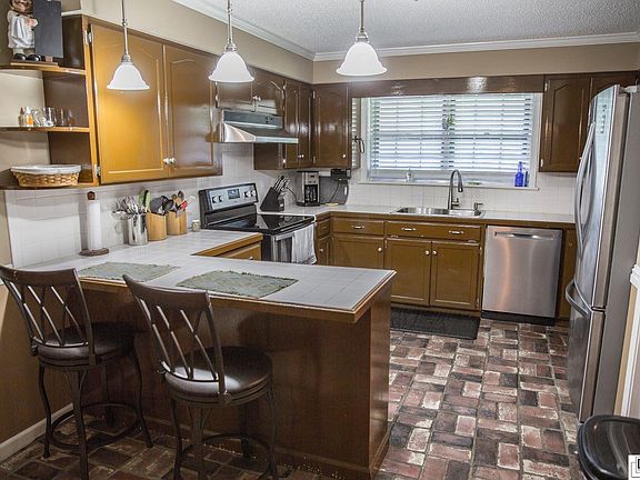 4th image of 129 Sunset Dr