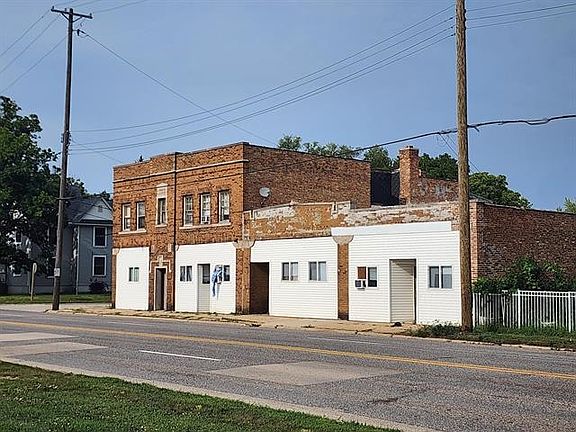 2nd image of 802 Kishwaukee St