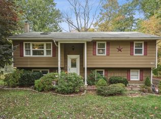 81 Greenhill Rd, Hamburg, NJ 07419