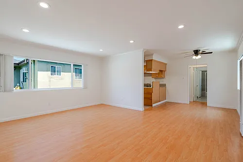 340 W Doran St #8 Photo 1