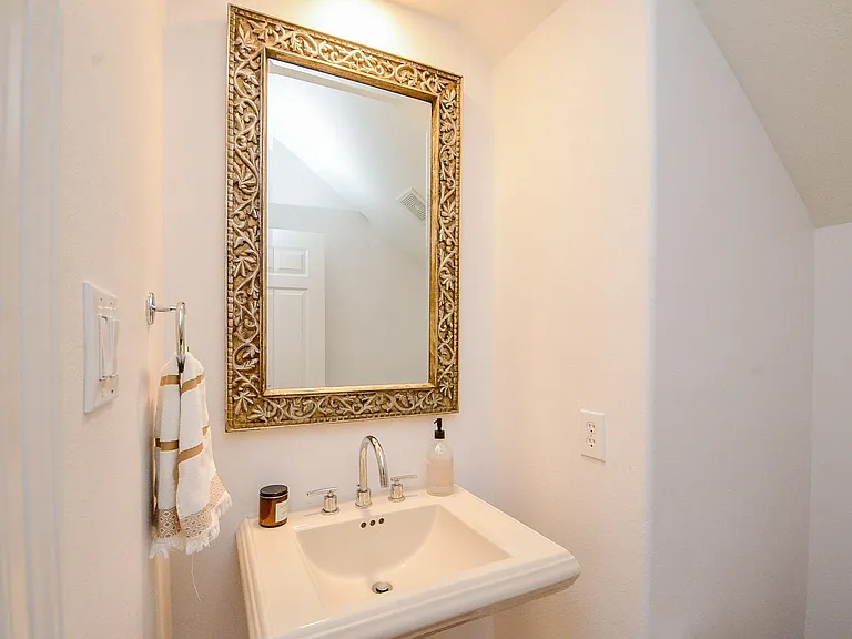 2826 Tudor Mnr — Photo 41