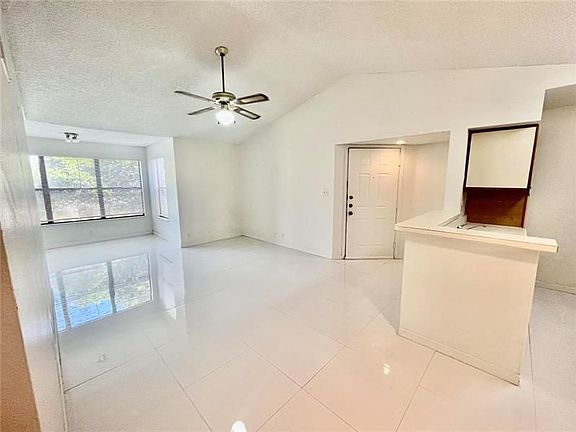 5th image of 2946 S University Dr APT 7202-2702