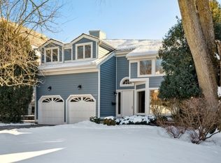 1046 Pine St, Winnetka, IL 60093