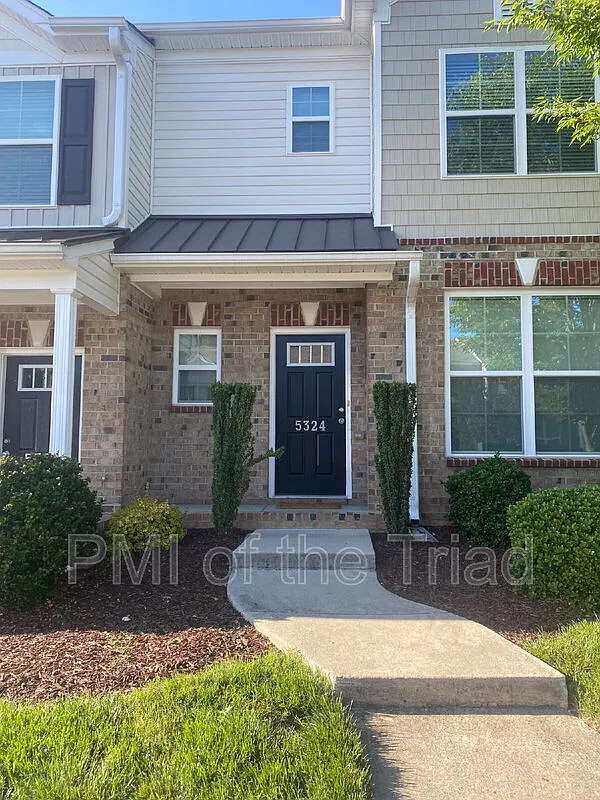 3 bed, 2.5 bath, 1664 sqft, $1,900 — Photo 1