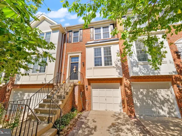 3922 Charles Ave, Alexandria, VA 22305