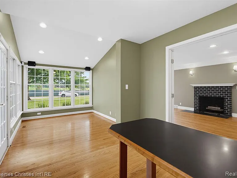 1688 Northlawn Blvd — Photo 7