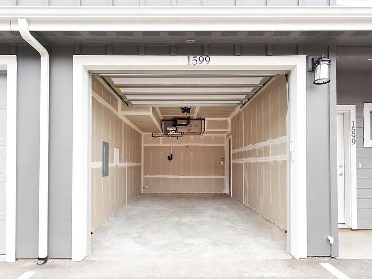Prairie Pointe Apartments and Townhomes — Photo 60
